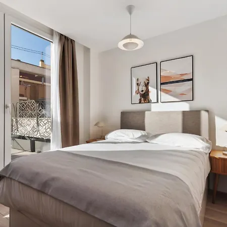 Limehome Valencia Carrer Del Pare Palau I Quer Exterior photo
