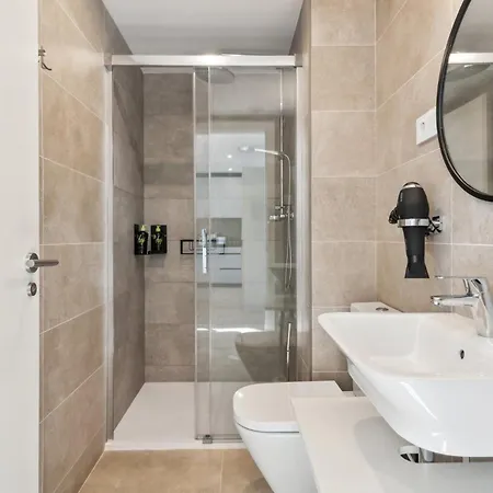 Limehome Valencia Carrer Del Pare Palau I Quer Exterior photo