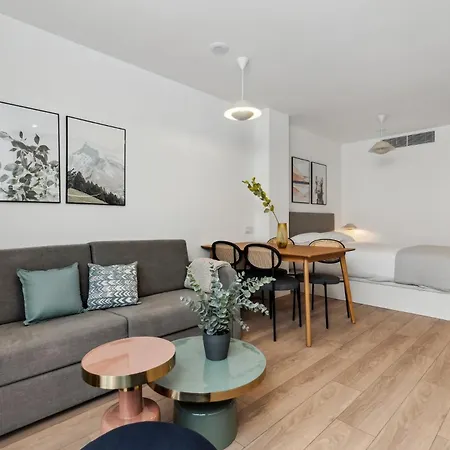 Limehome Valencia Carrer Del Pare Palau I Quer Exterior photo