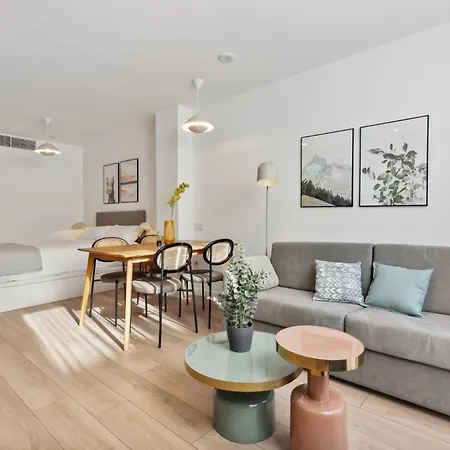 Limehome Valencia Carrer Del Pare Palau I Quer Exterior photo