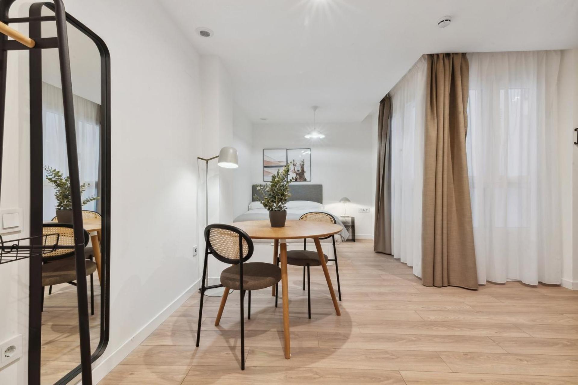 Limehome Carrer Del Pare Palau I Quer Valence