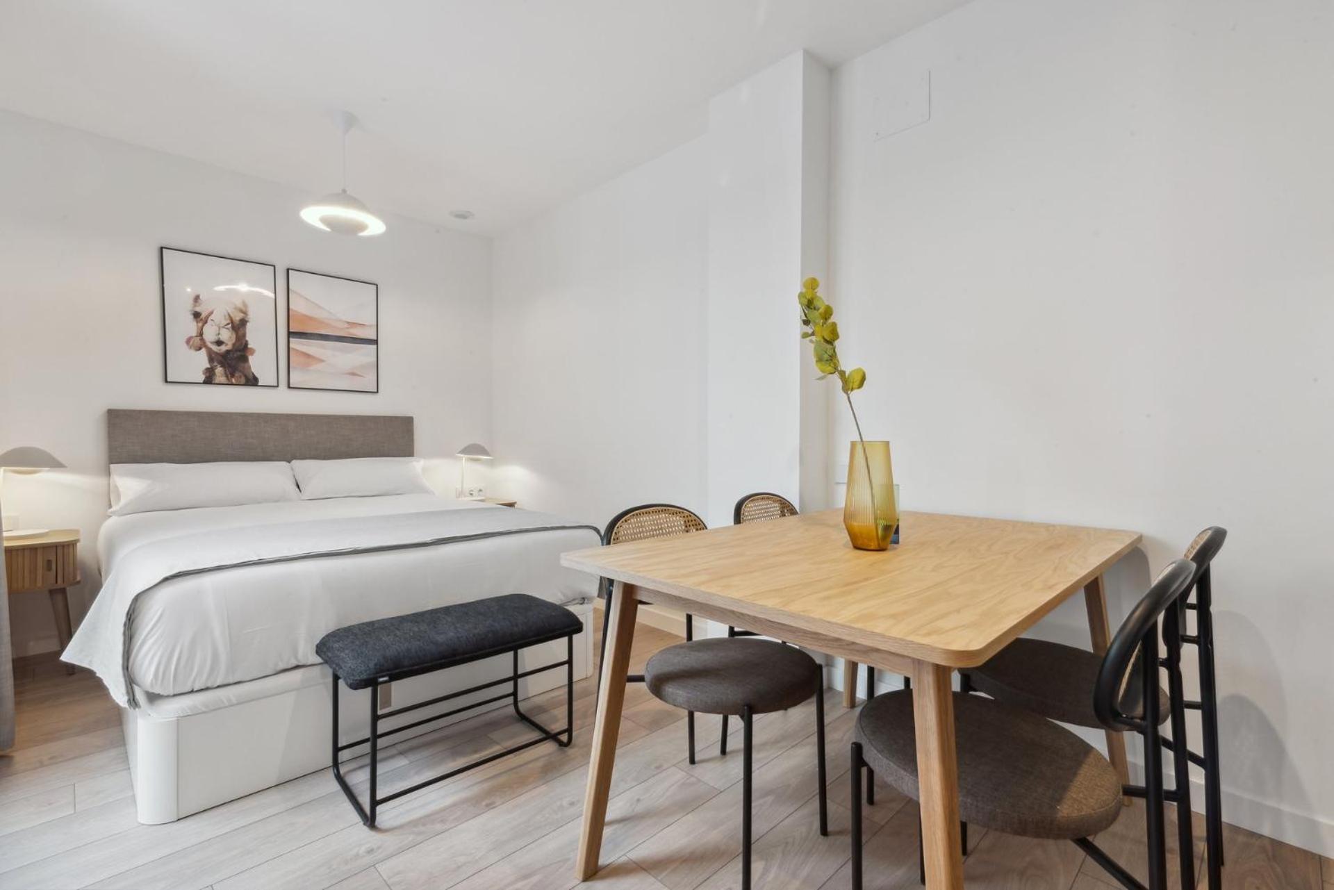 Limehome Carrer Del Pare Palau I Quer Valence