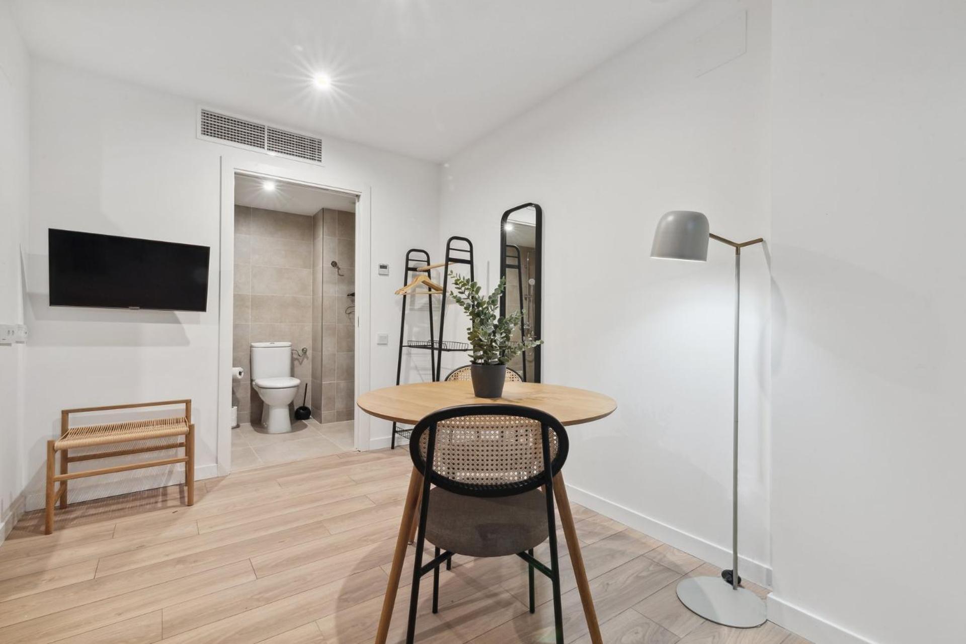 Limehome Carrer Del Pare Palau I Quer Valence